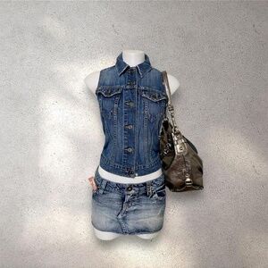 90s Levi’s Fitted Button Up Denim Vest